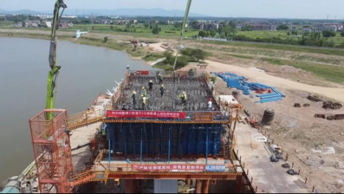 西二環(huán)高速項(xiàng)目全線首個連續(xù)梁0號塊澆筑完成