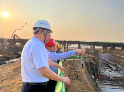 集團(tuán)黨委書記、董事長(zhǎng)涂建平赴洪騰高架 施工一線進(jìn)行調(diào)研