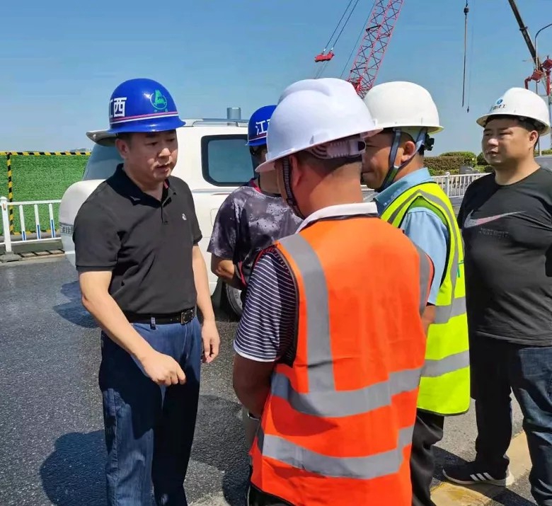 羅輝到沿江中北大道快速路改造工程、真君路隧道工程項目檢查工作