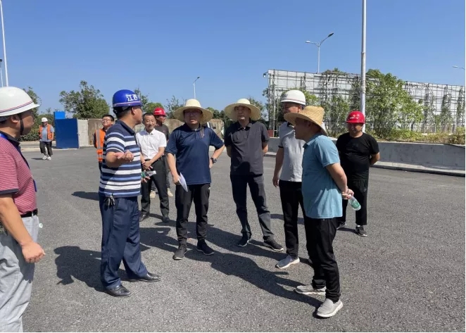 章勇視察青山湖西岸片區(qū)基礎(chǔ)設(shè)施建設(shè)工程、丹霞路道路及綜合管廊工程EPC項目工程  